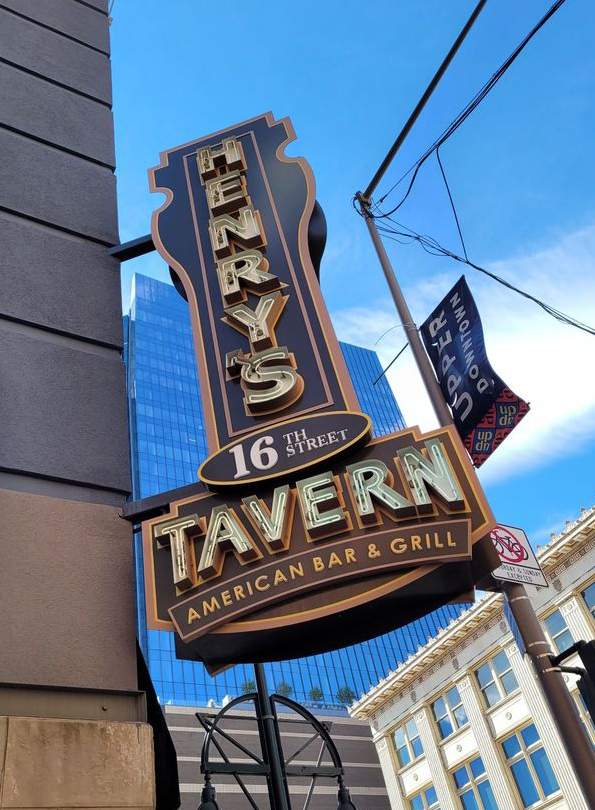 Henry's Tavern, Denver Pavilions